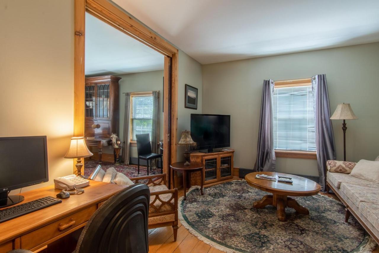艾米利维尔住宿加早餐旅馆 Campbellford 外观 照片