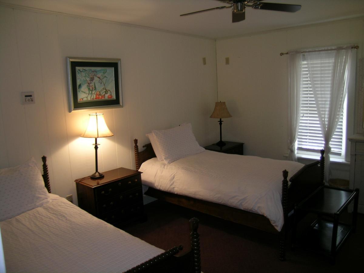 艾米利维尔住宿加早餐旅馆 Campbellford 外观 照片